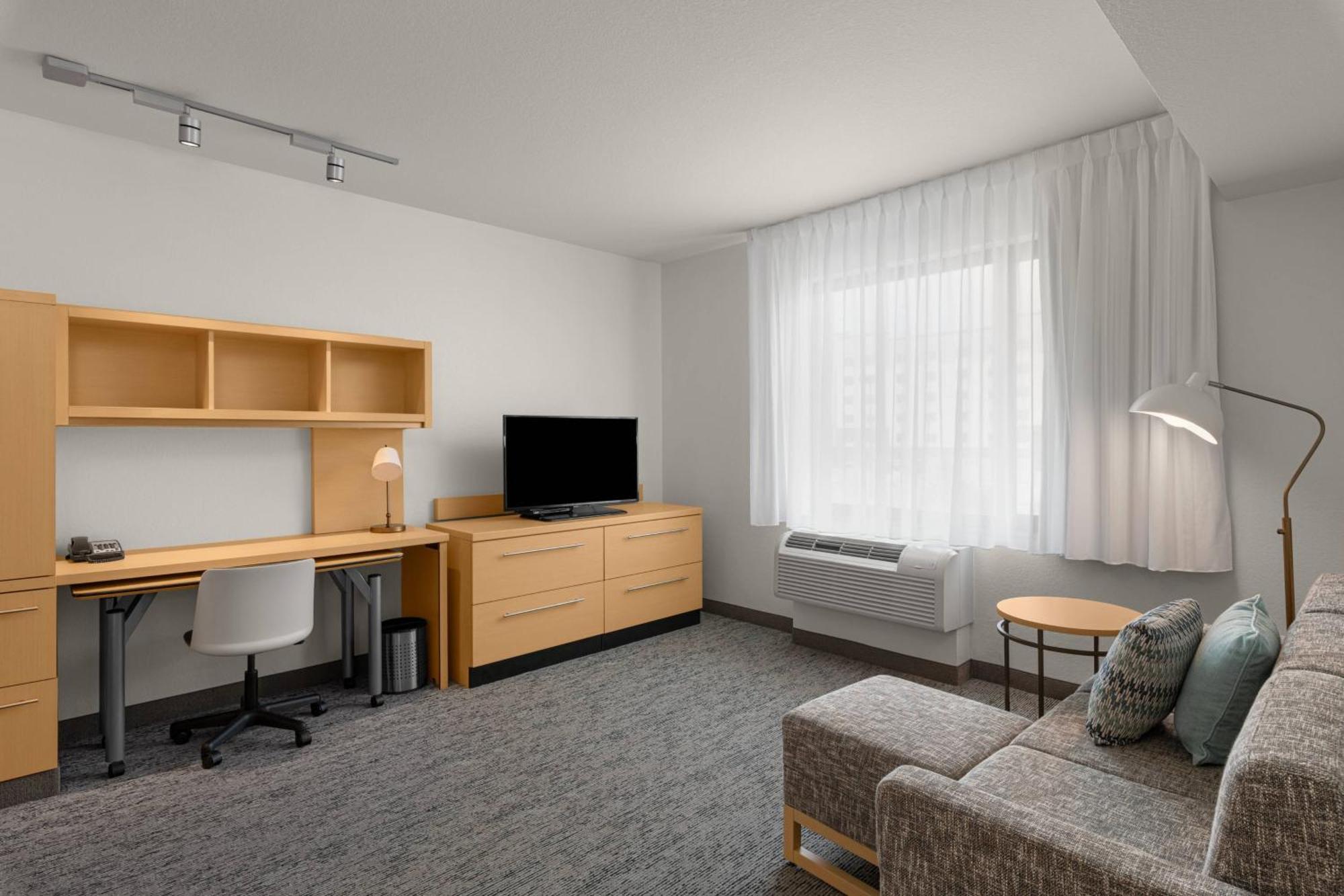 1 Bedroom Suite 1 Queen Sofa bed,1537523920:JPEG